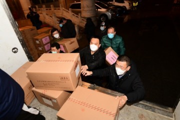 全聚德向武汉医护人员捐献烤鸭及特征面食