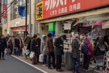 日本卫生纸要抢光传谣者抱歉造纸商晒库房获数十万网友点赞